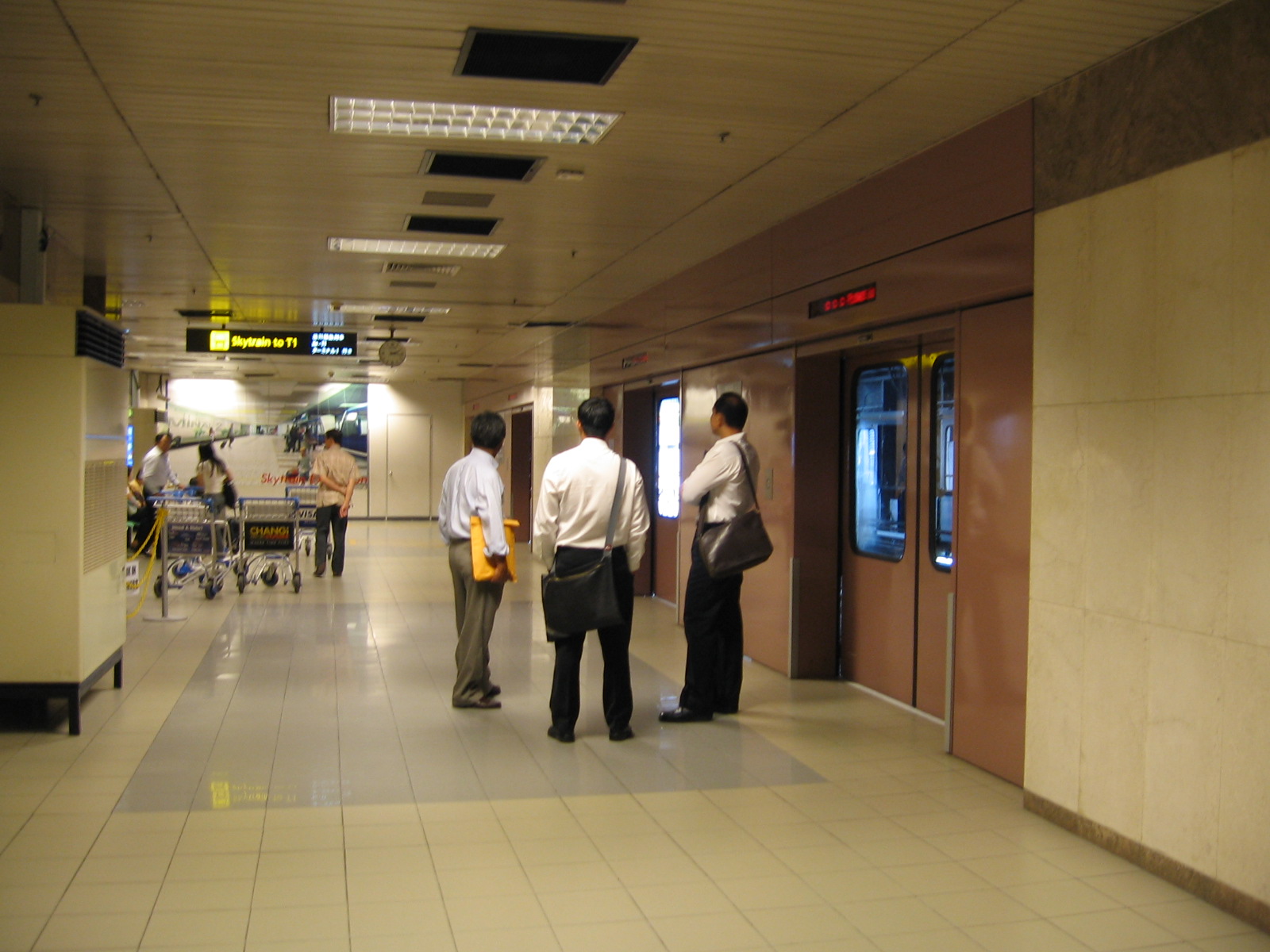 File:Singapore Changi Airport, Terminal 2, Sky train terminal, Dec