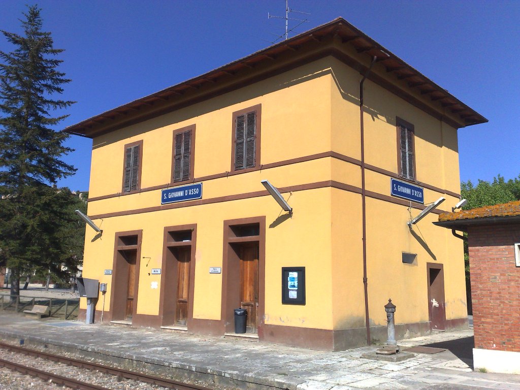 Stazione di San Giovanni d'Asso.jpg