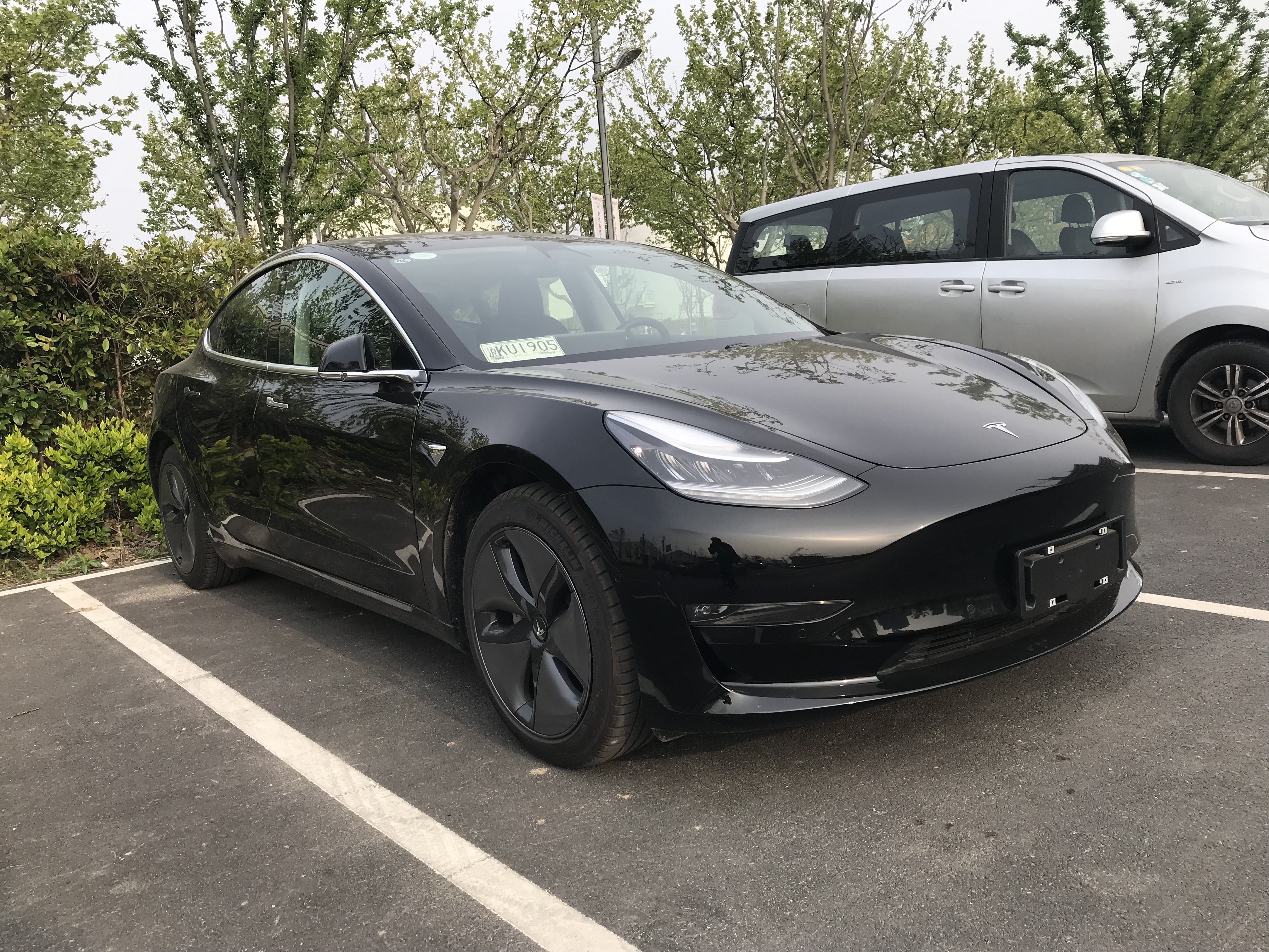 Tesla Model 3 - Wikipedia