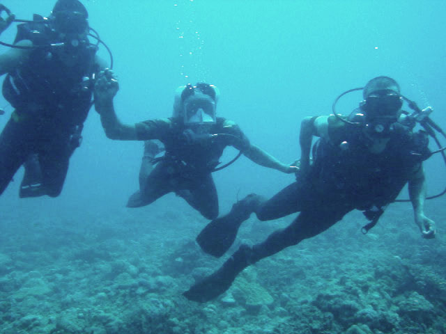 File:The Army personnel scuba diving during the ongoing Bison Blue Waters Expedition in Agatti, Lakshadweep.jpg