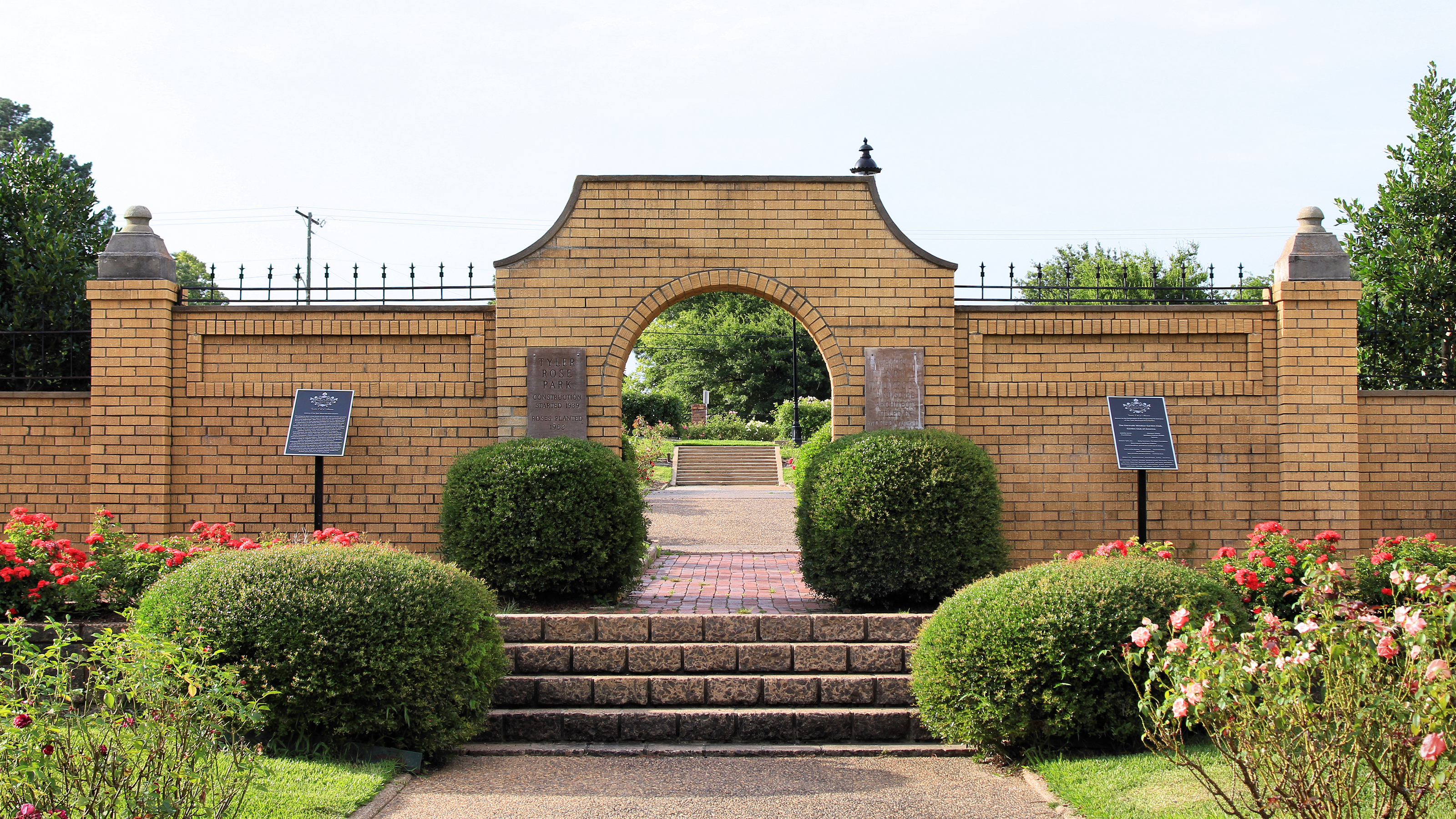 File Tyler Texas Rose Garden Archway 2019 Jpg Wikimedia Commons