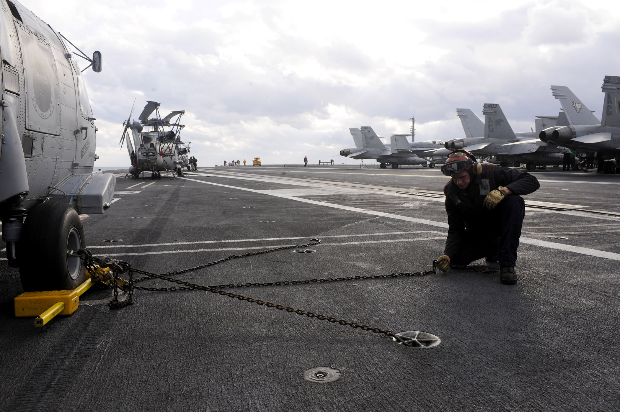 US_Navy_100105-N-6604E-007_Aviation_Mach