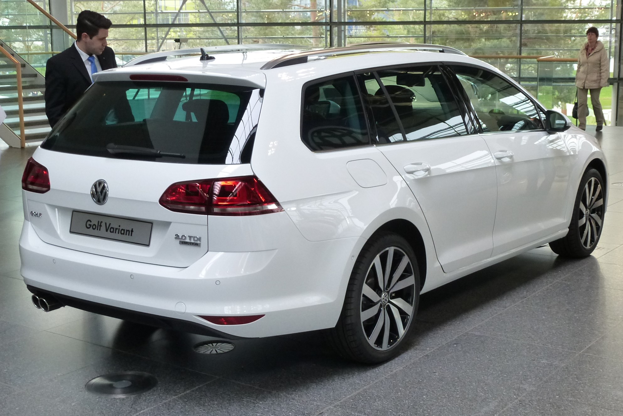 Datei Vw Golf Vii Variant Highline 2 0 Tdi Heck Jpg Wikipedia