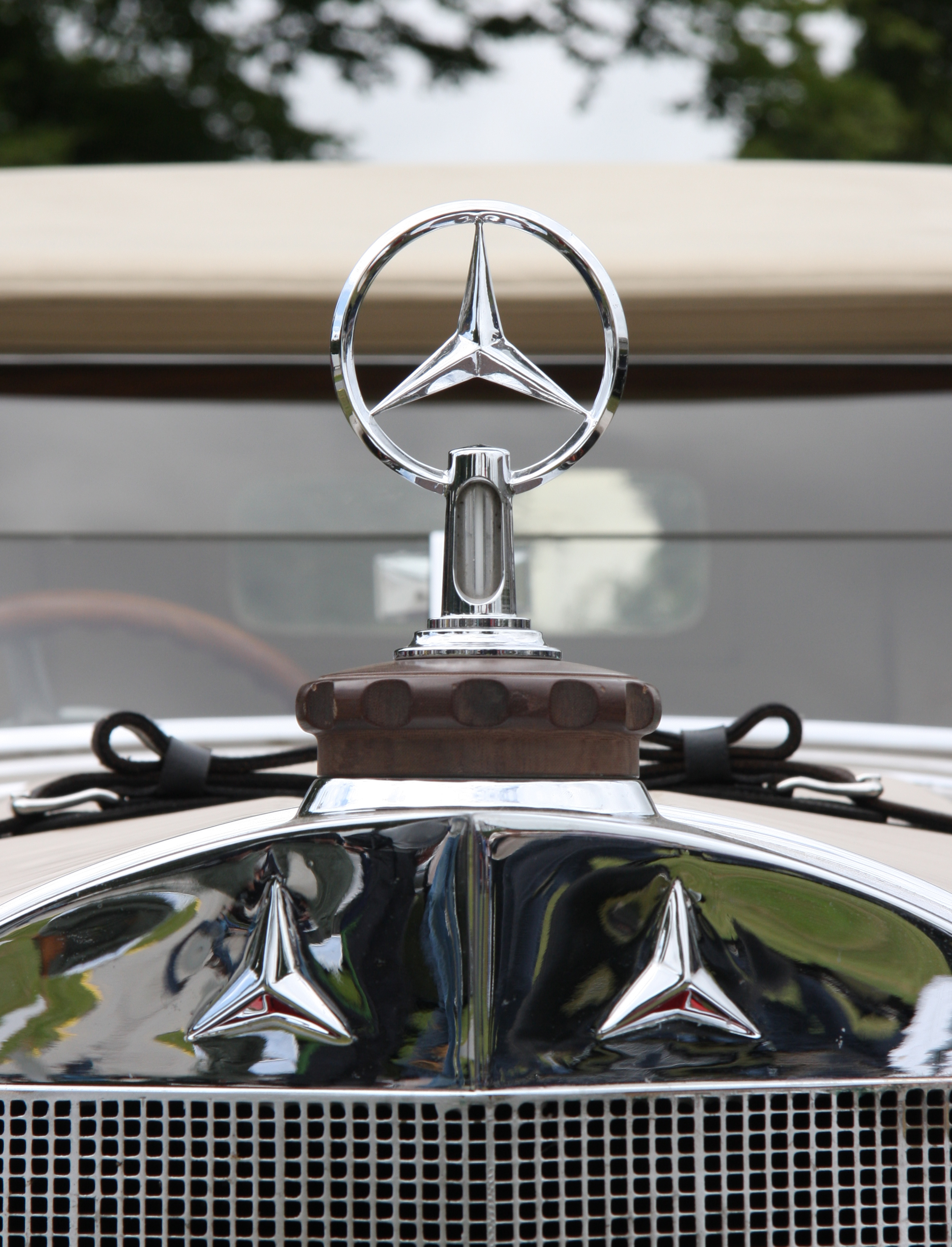 File:Mercedes Benz Logo 11.jpg - Wikimedia Commons