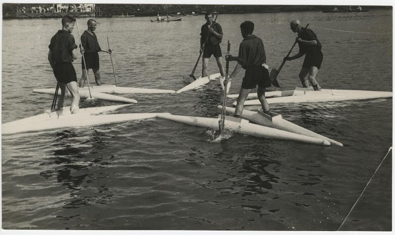 File:1930. На водных лыжах. Парк культуры.jpg