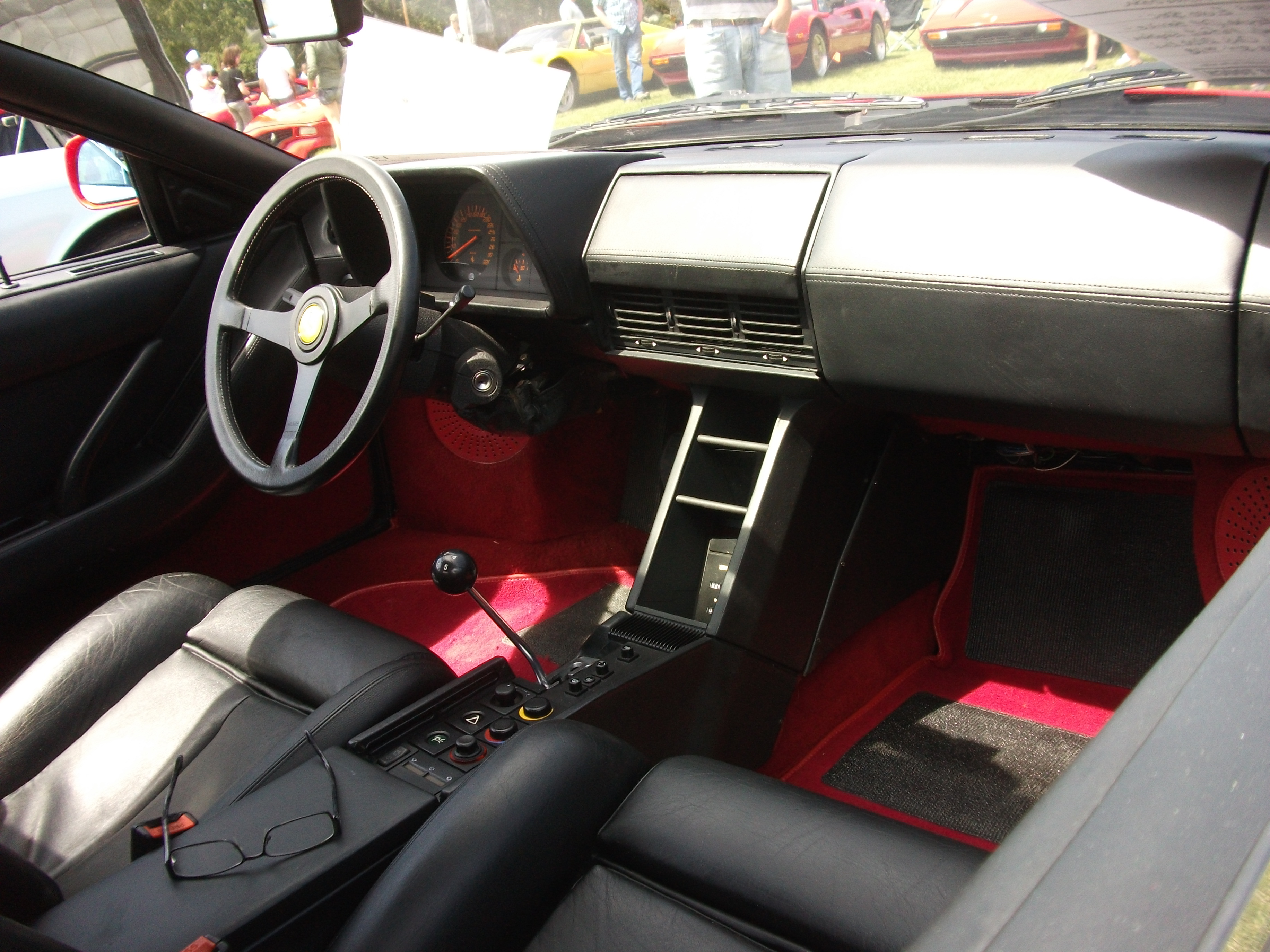 [Pilt: 1987_Ferrari_Testarossa_dash_%285986772550%29.jpg]