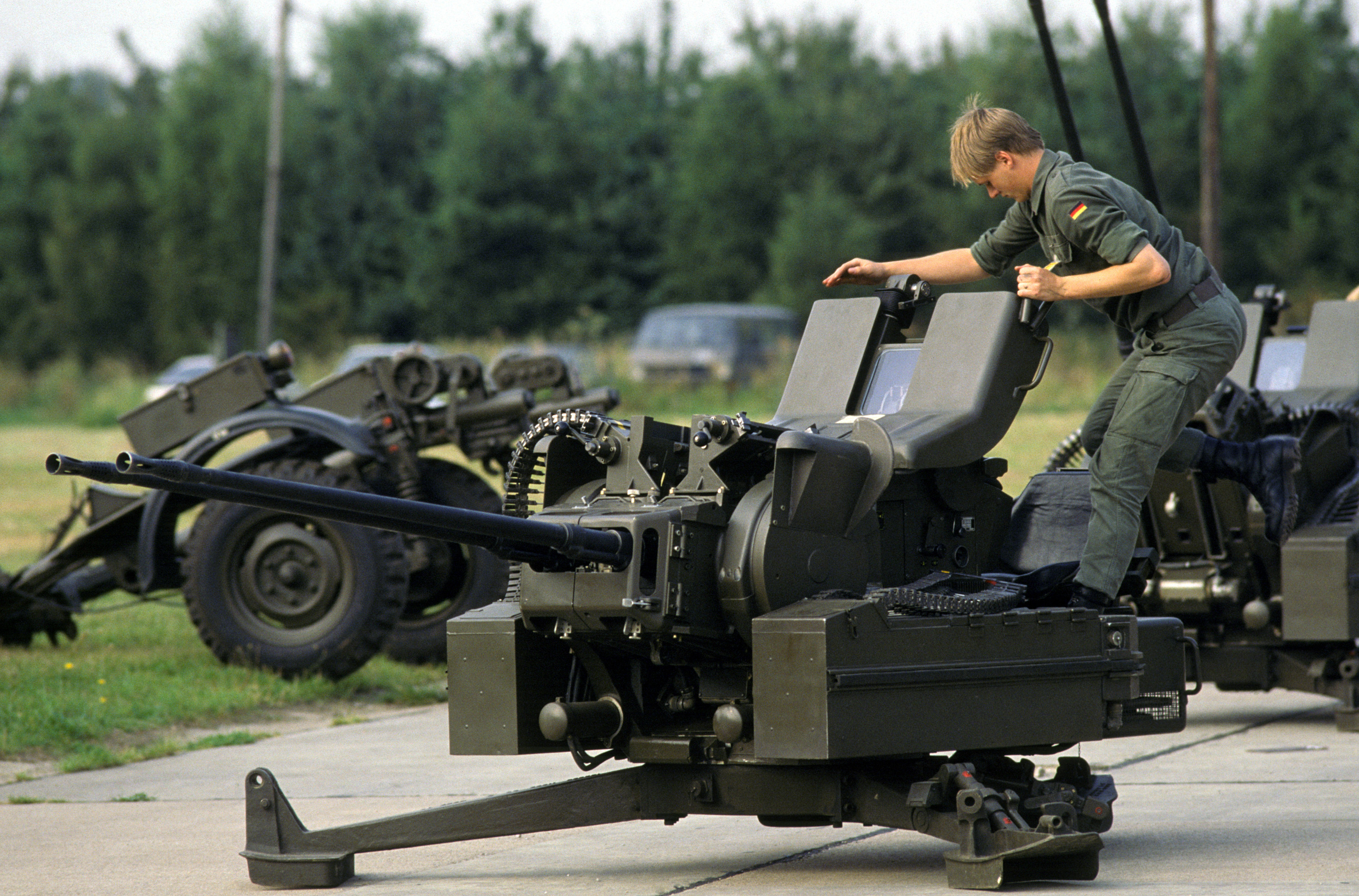 20_mm_anti-aircraft_gun_of_the_Bundeswehr.JPEG