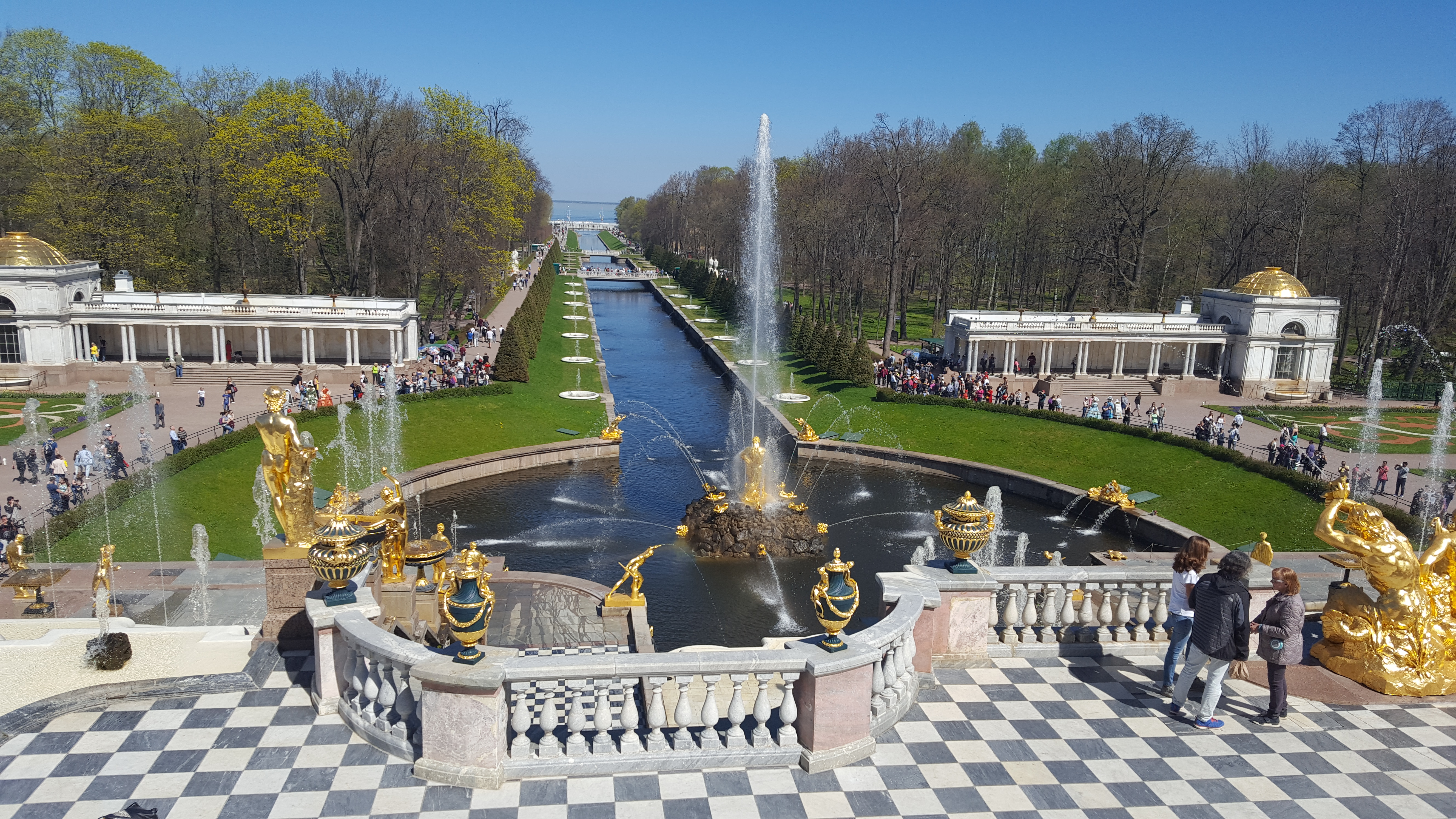 Фото петергофа весной