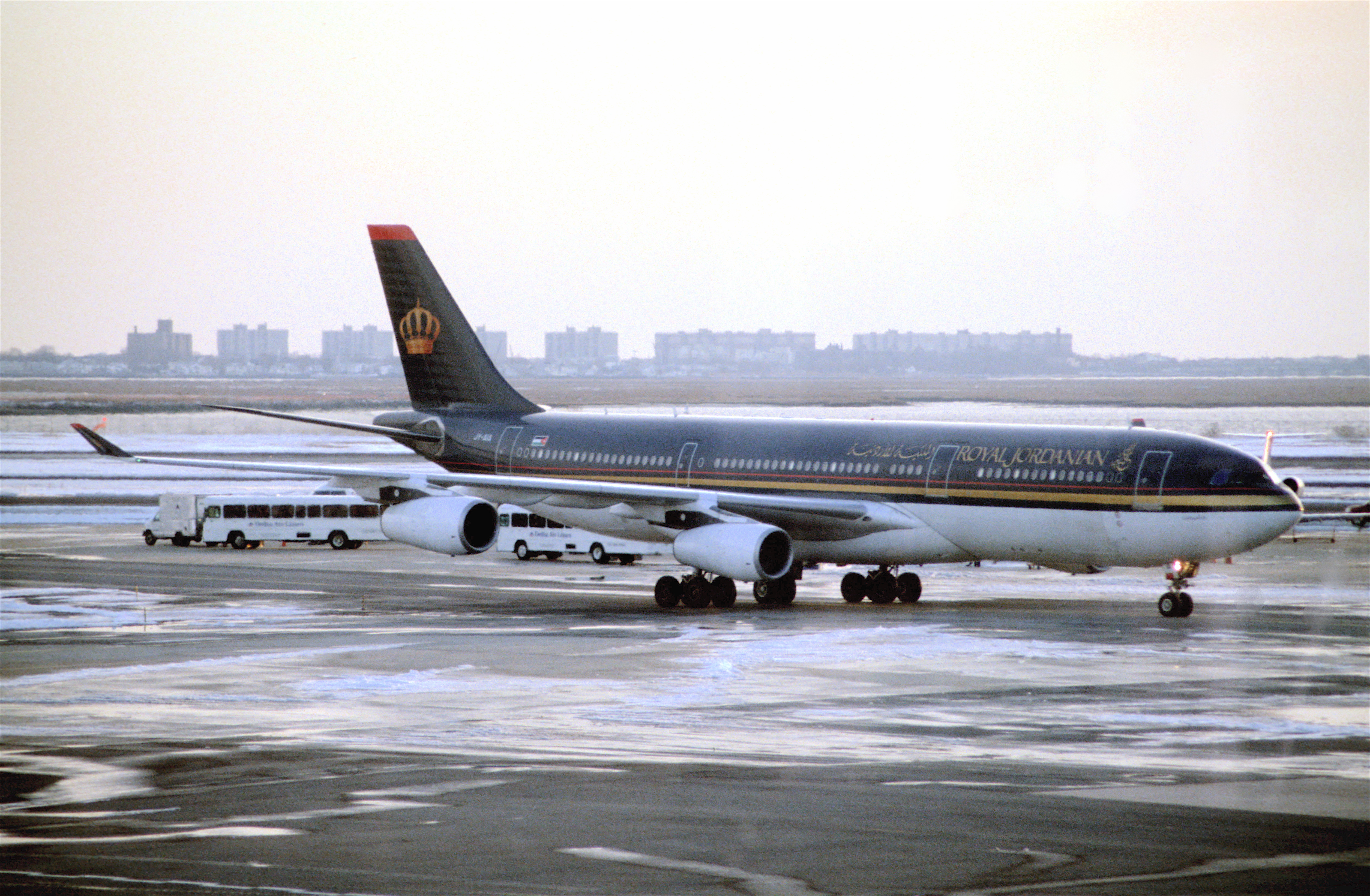 File:398aw - Royal Jordanian Airlines Airbus A340-212, JY-AIA@JFK 