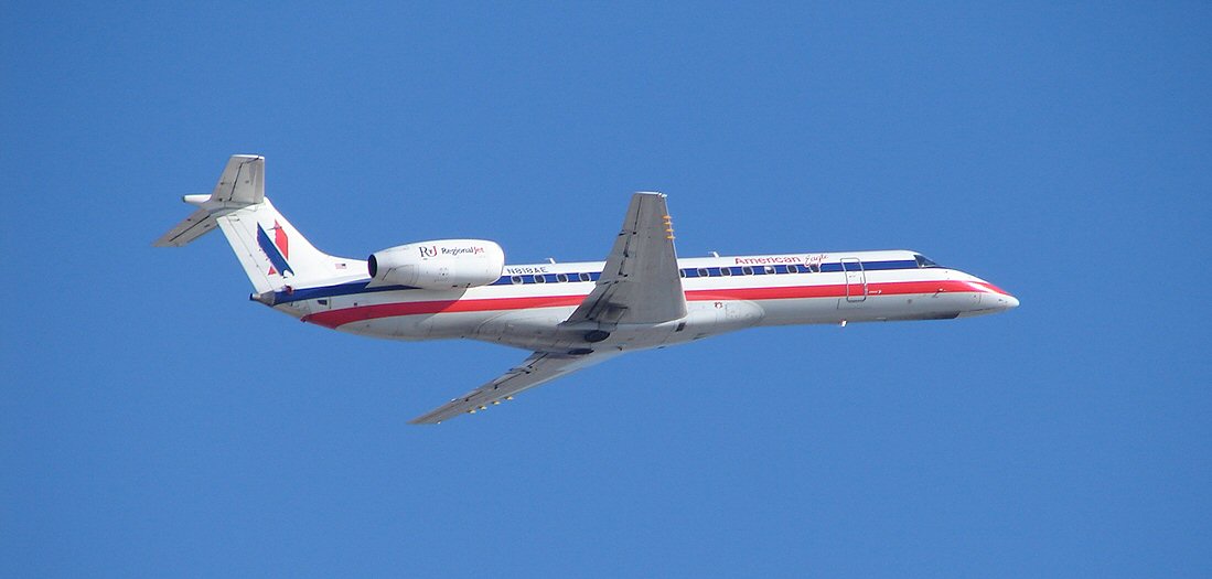 American Eagle Airlines Embraer ERJ-140LR (N818AE).jpg