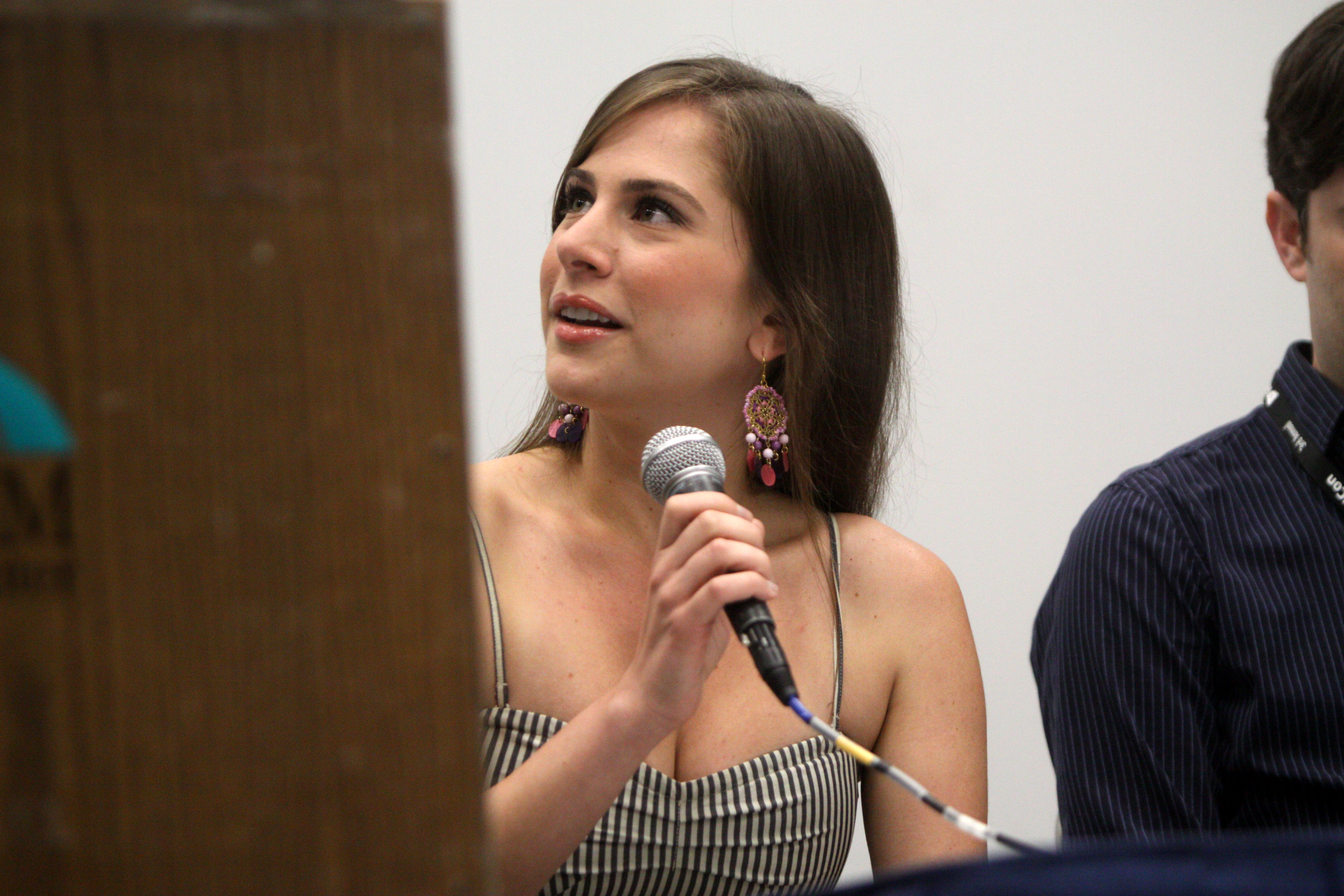 Ana Kasparian vidcon 2.jpg. 