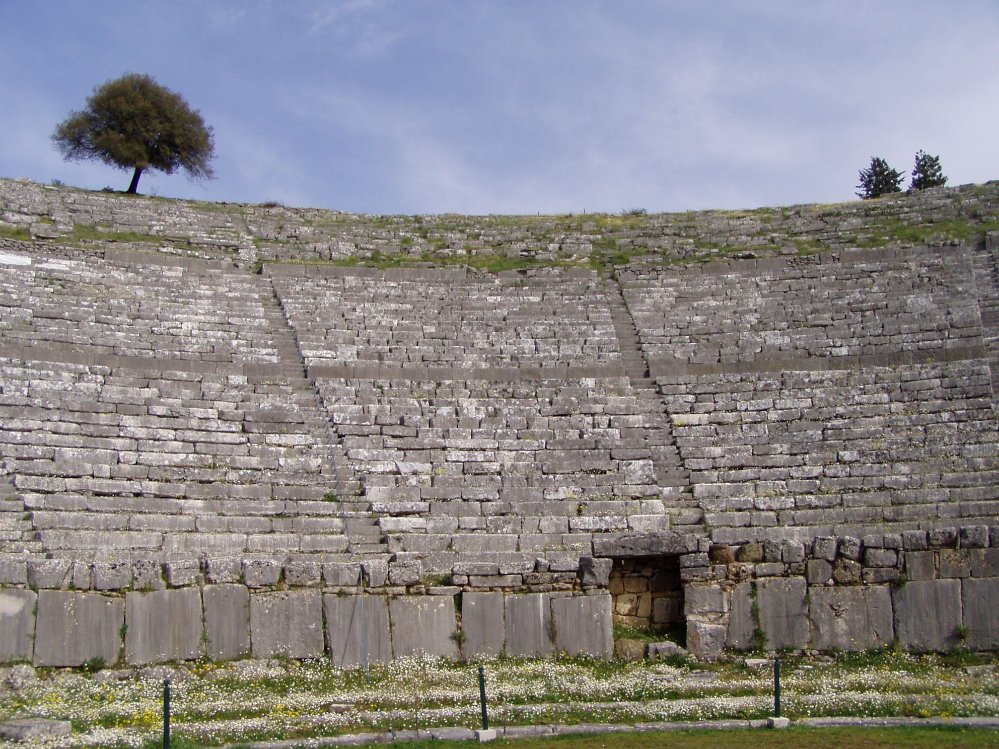 Ancient Greek theatre in Dodona 8.jpg