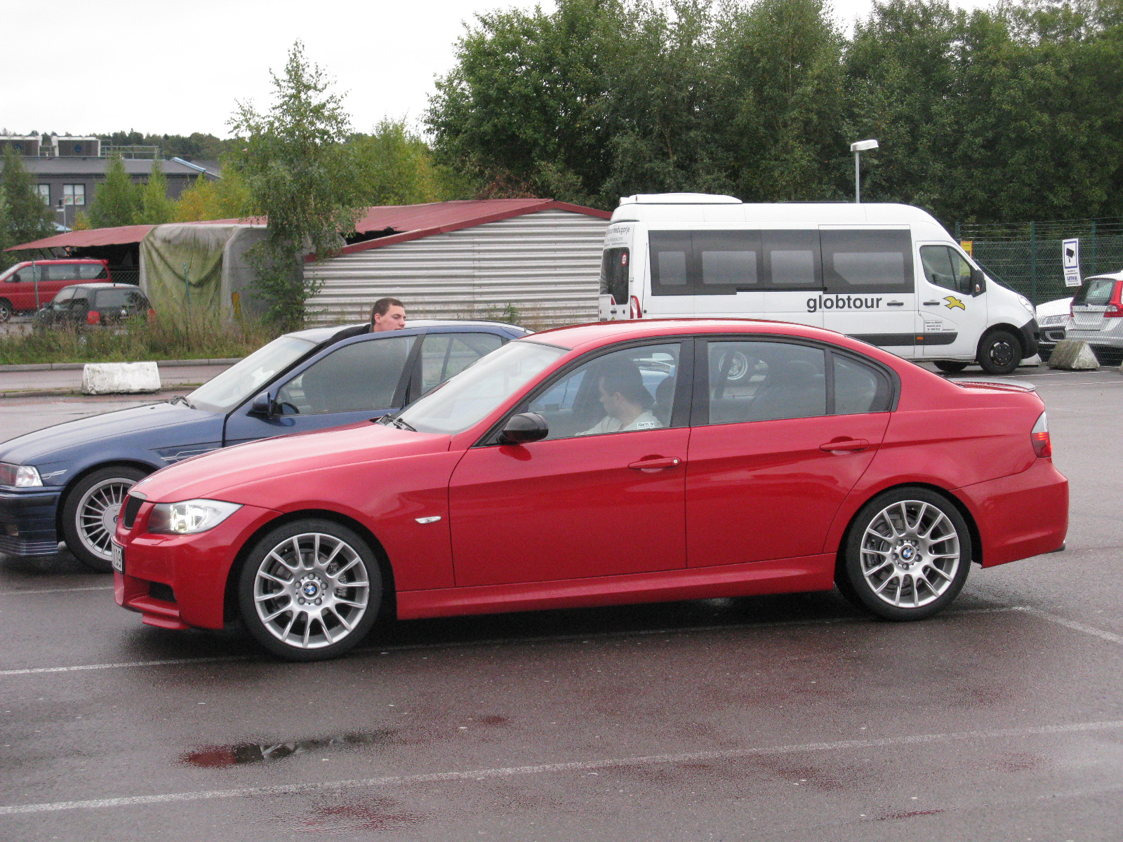 File:BMW 3er (E90) Facelift 20090720 front.JPG - Wikimedia Commons