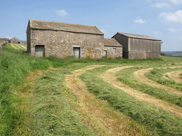 File:Barns near Highfield - geograph.org.uk - 2489224.jpg