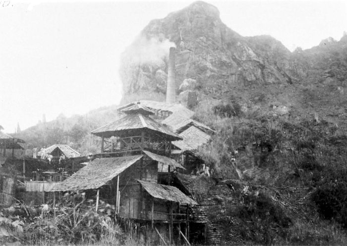 File:COLLECTIE TROPENMUSEUM 'Kwikzilvermijn 'Tegorah' Sambas Borneo' TMnr 10007276.jpg