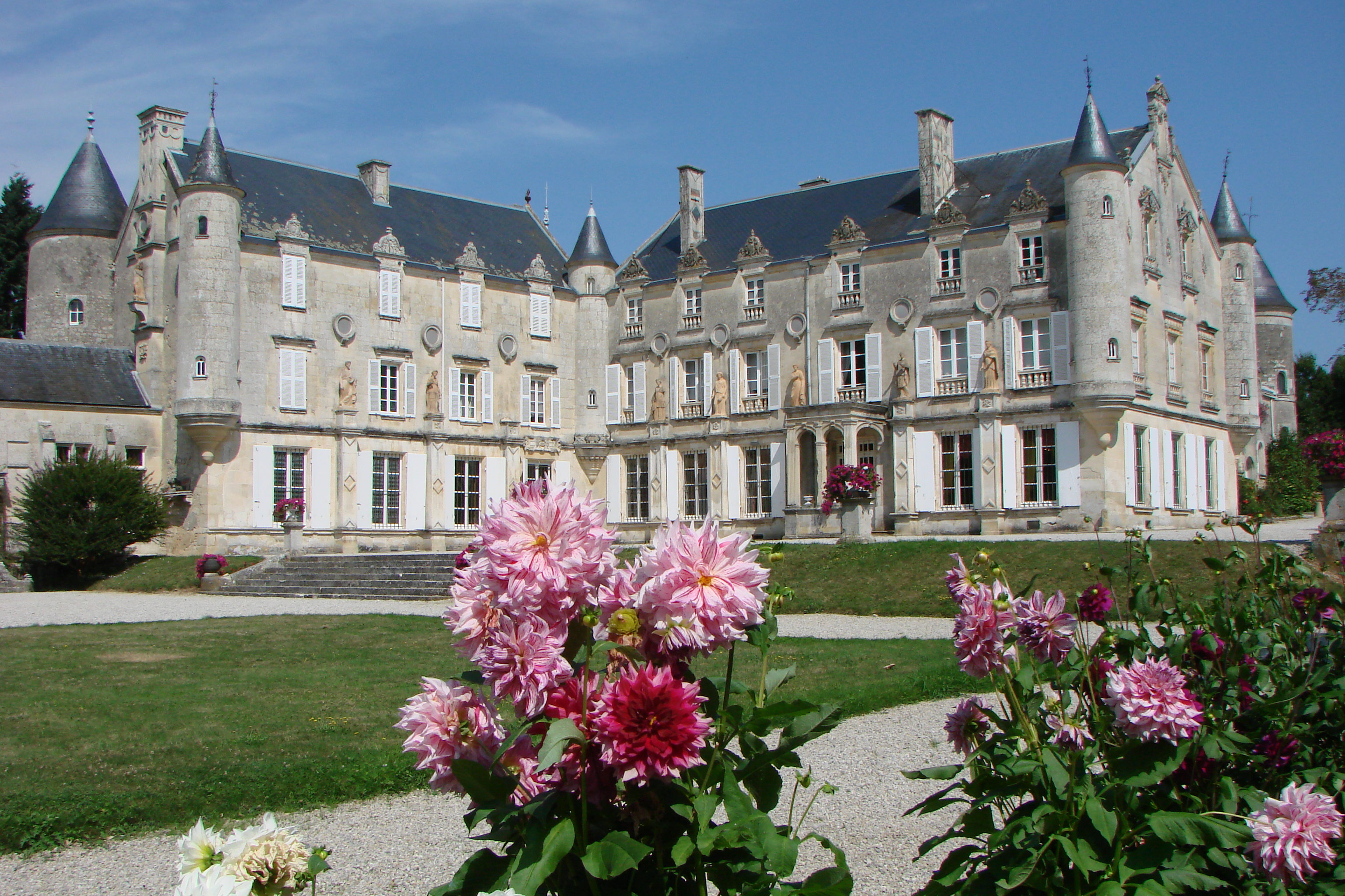 CHÂTEAU DE TERRE-NEUVE  France Pays de la Loire Vendée Fontenay-le-Comte 85200