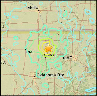 Exemple : positionnement de l'épicentre (profondeur : 5,4 km) du tremblement de terre du 3 septembre 2016, Magnitude 5.8 – situé à près de 15 km au NW de la petite ville de Pawnee (2 000 habitants environ) en Oklahoma. Selon l'USGS ce tremblement de terre est probablement un séisme induit par l'exploitation du gaz de schiste (fracturation hydraulique et réinjection d'eau)[133].