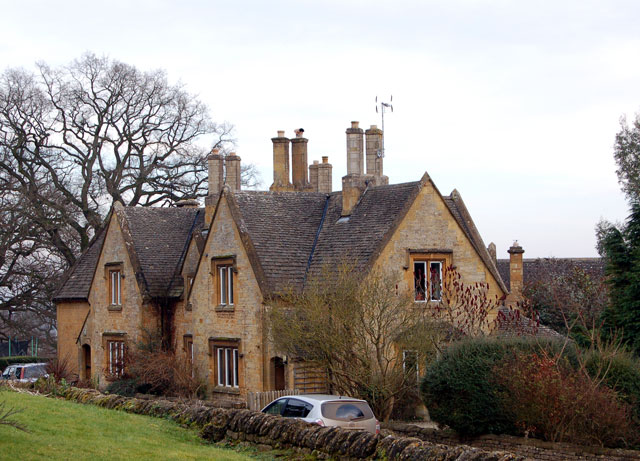 File:Estate houses, Batsford - geograph.org.uk - 1142667.jpg