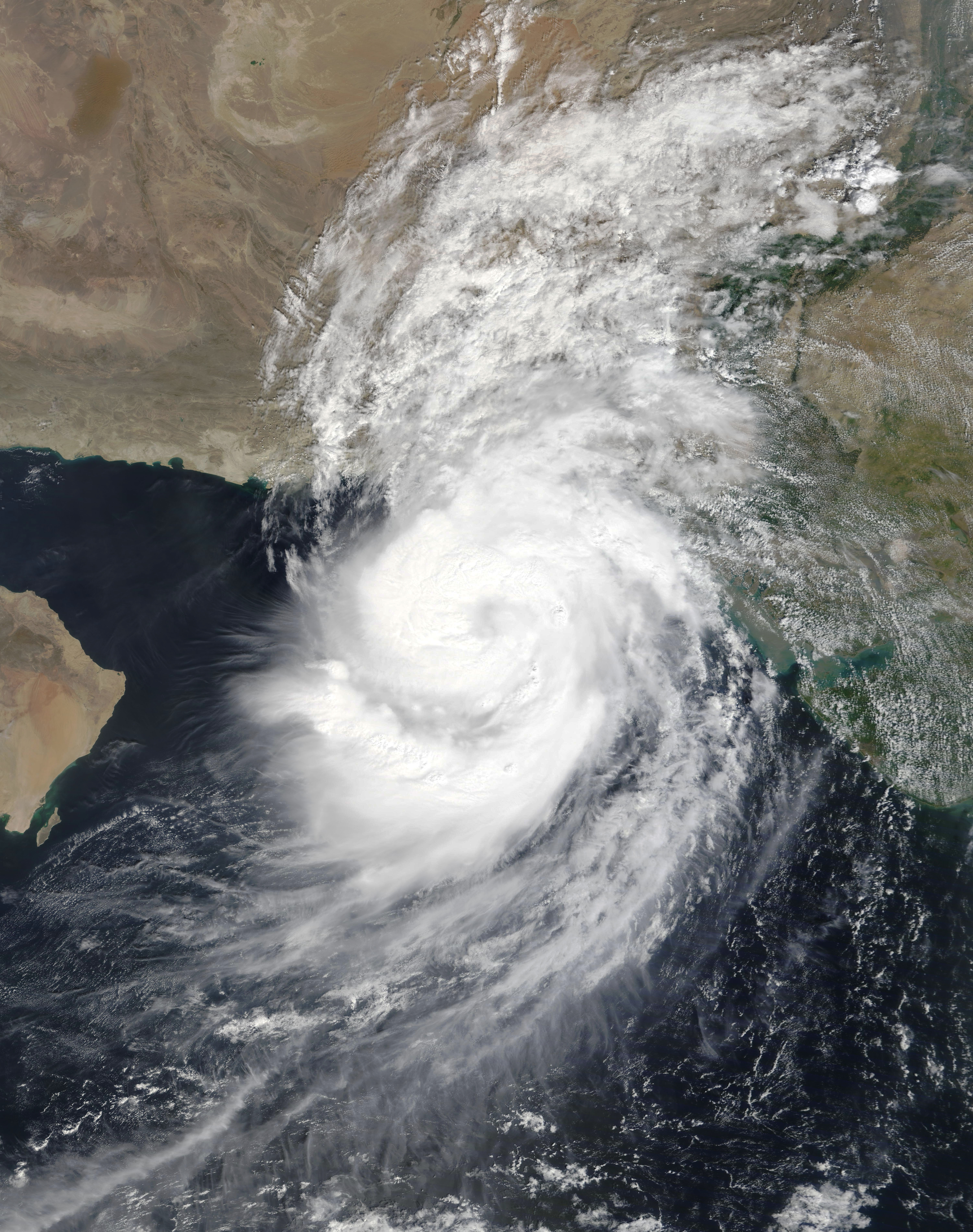 عمان مباشر اعصار آخر تطورات