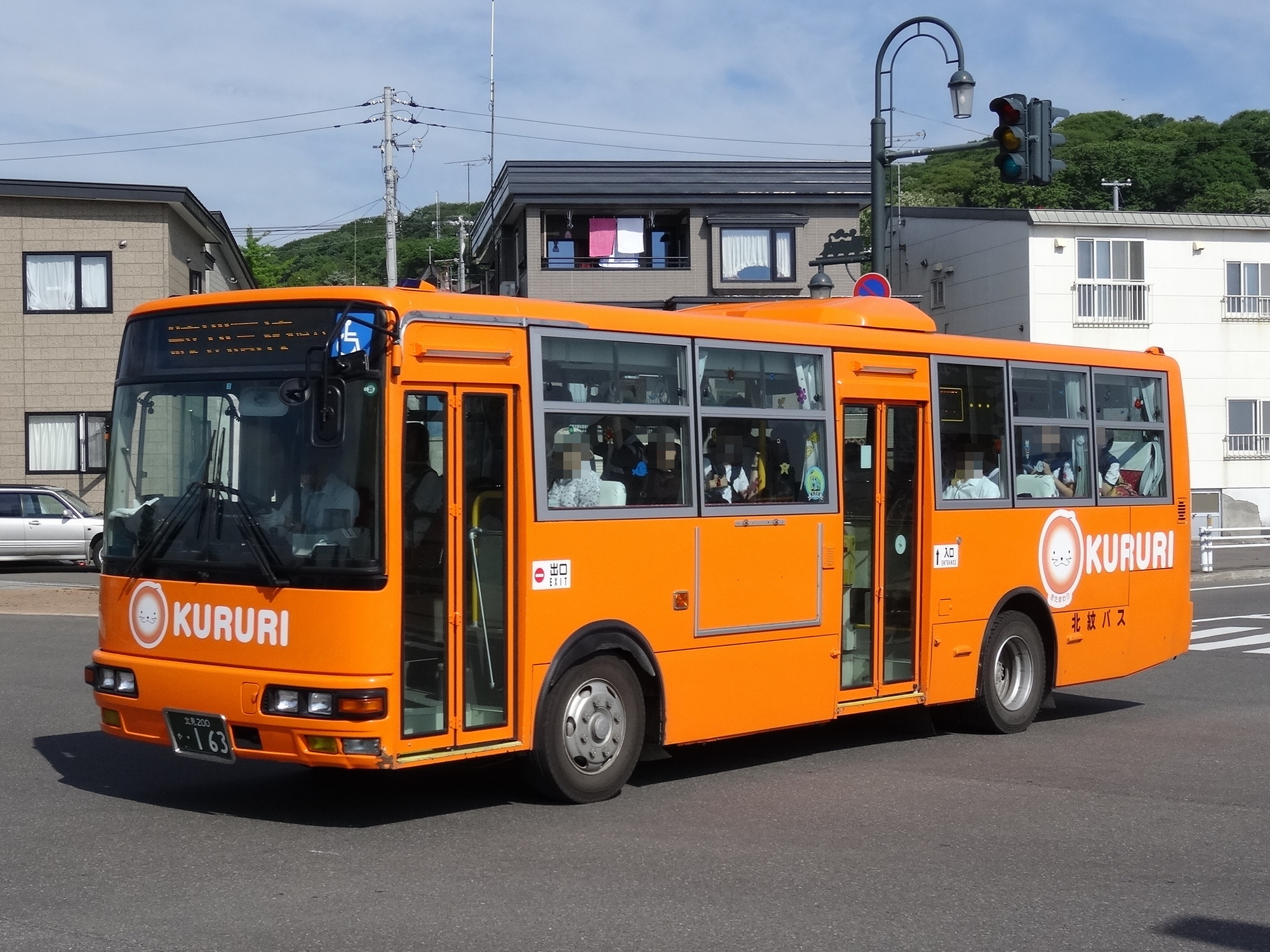 Оранжевый автобус. Приложение автобусы апельсин.