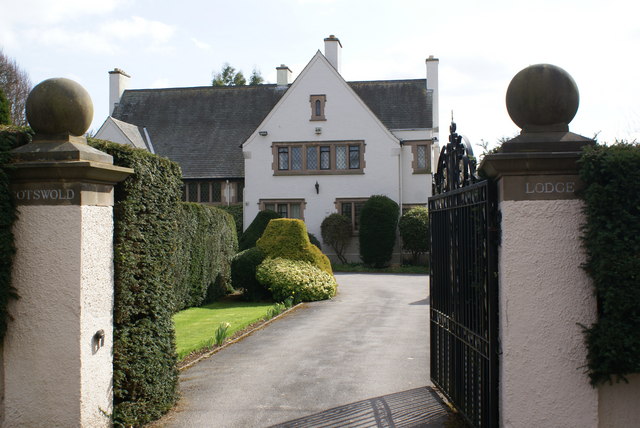 File:House on Avenue Road in Stratford-upon-Avon, Warwickshire.jpg