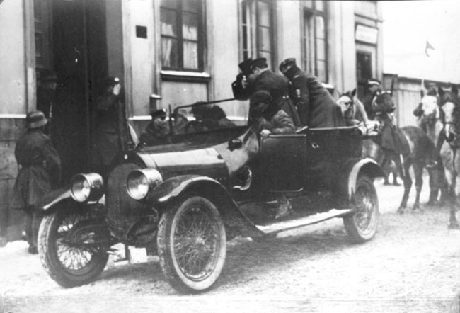 File:Jonas Budrys and Lithuanian Military officers in Klaipeda (1923).jpg