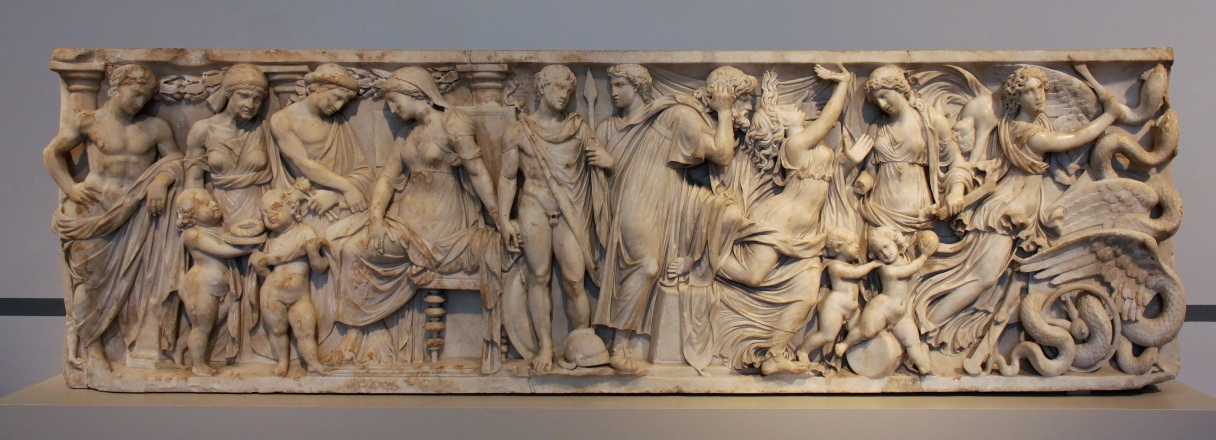File:Medea Sarcophagus Berlin Altes Museum 01052018 1.jpg - Wikimedia  Commons