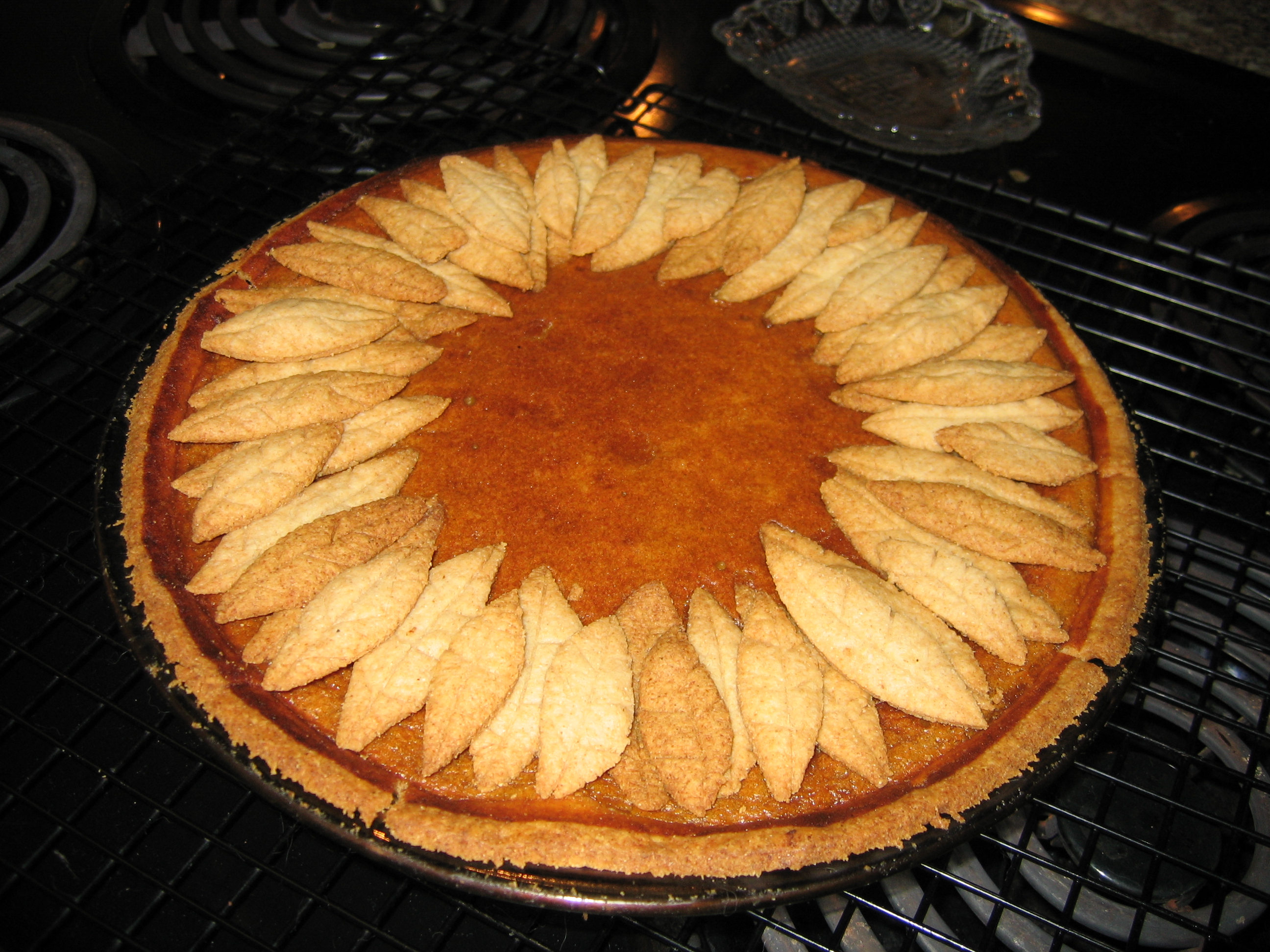 File Pumpkin Pie With Pastry Leaf Decoration November 2005