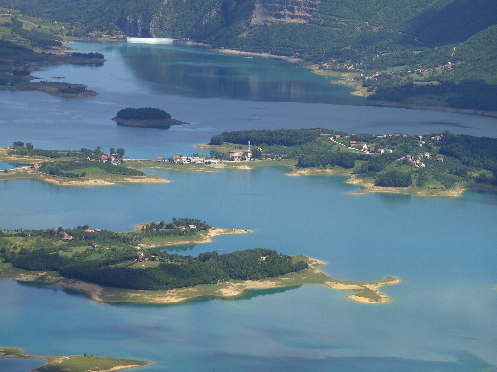 Pred blagdan Velike gospe Kolinda otišla 3 dana u Međugorje - Page 5 Ramska_prehrada,_centralni_ostrovy_spojene_hrazi