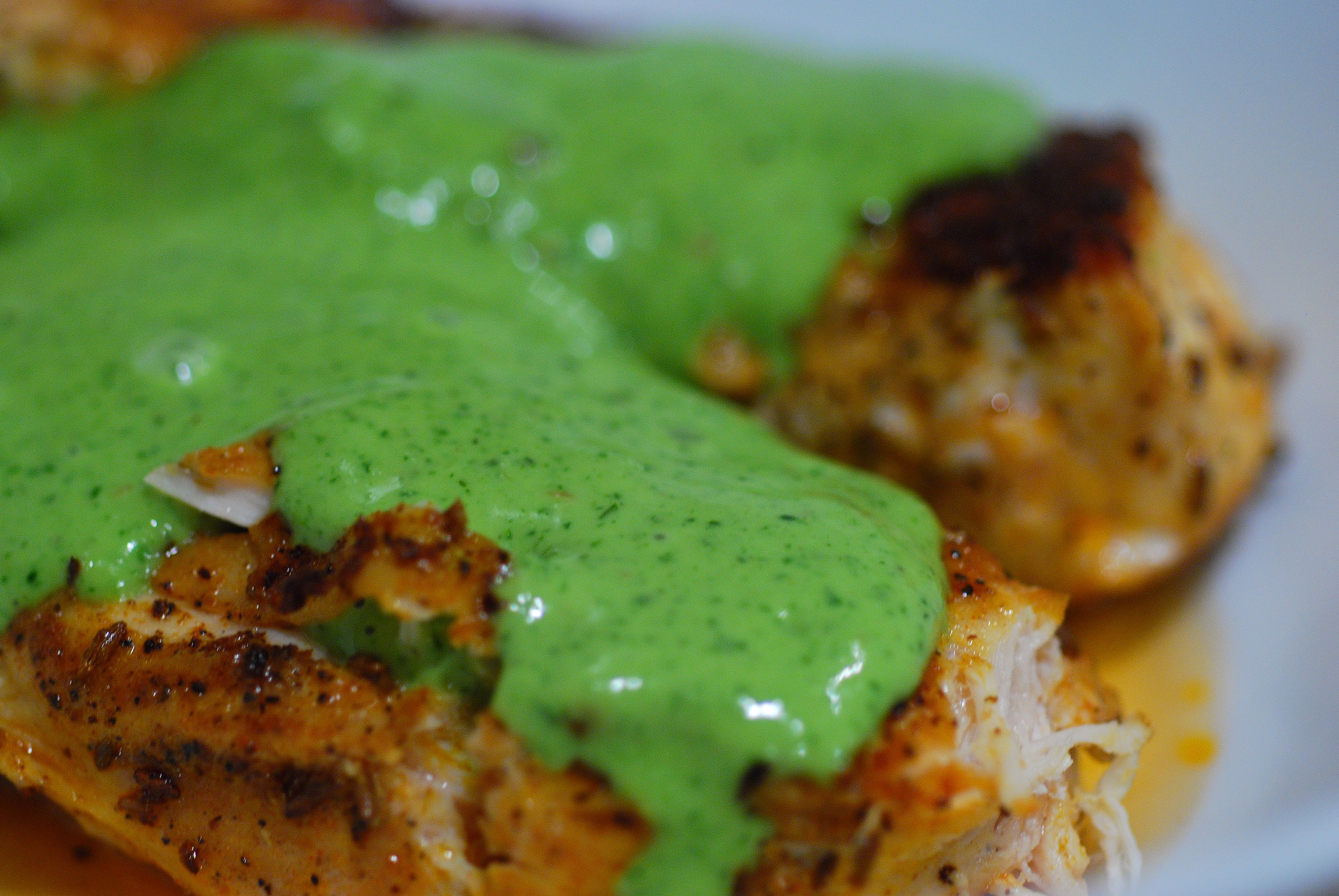 Victoire du brexit. Spanish_spice_rubbed_chicken_with_parsley_mint_sauce