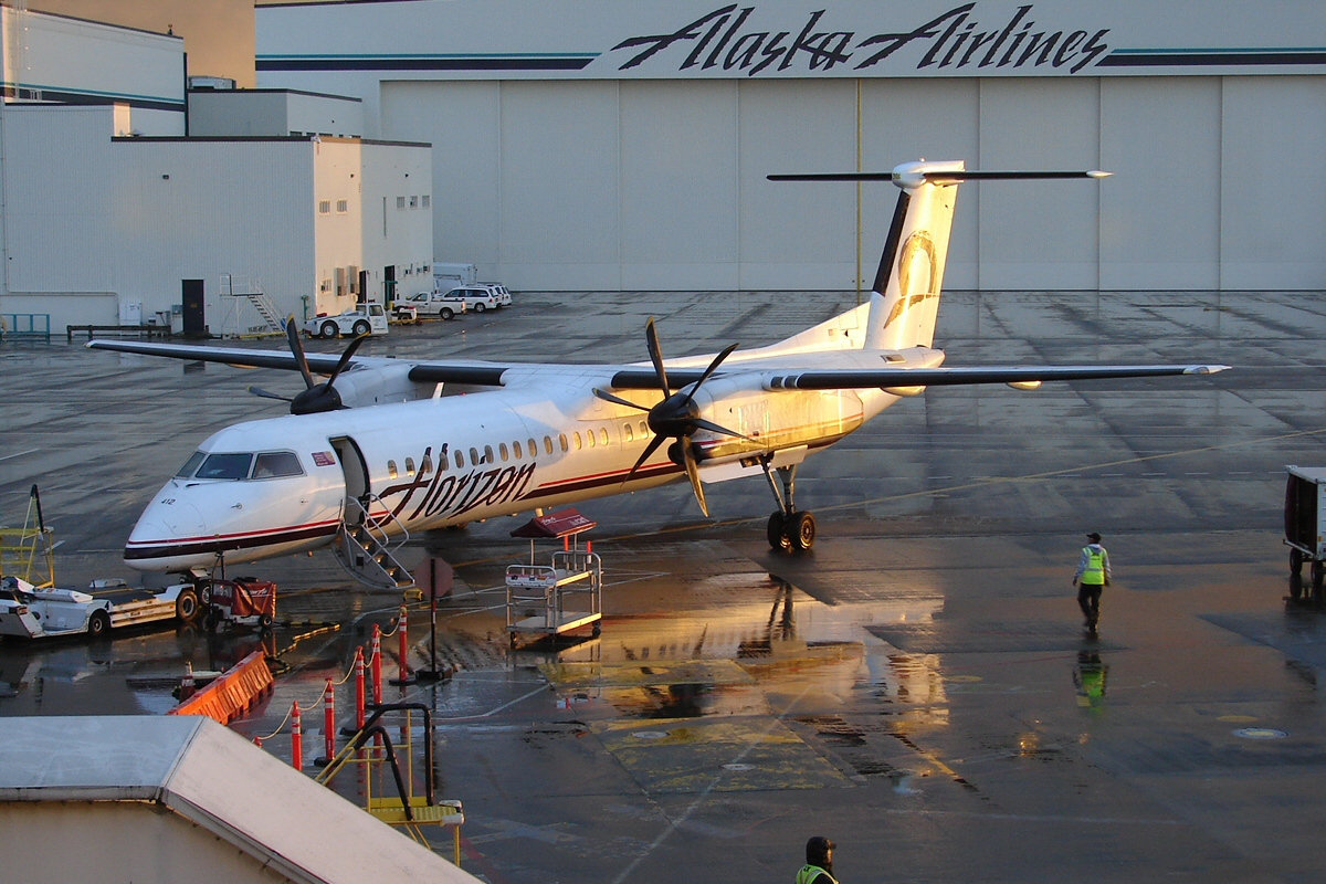 The Dash 8-400Q (2170295426).jpg