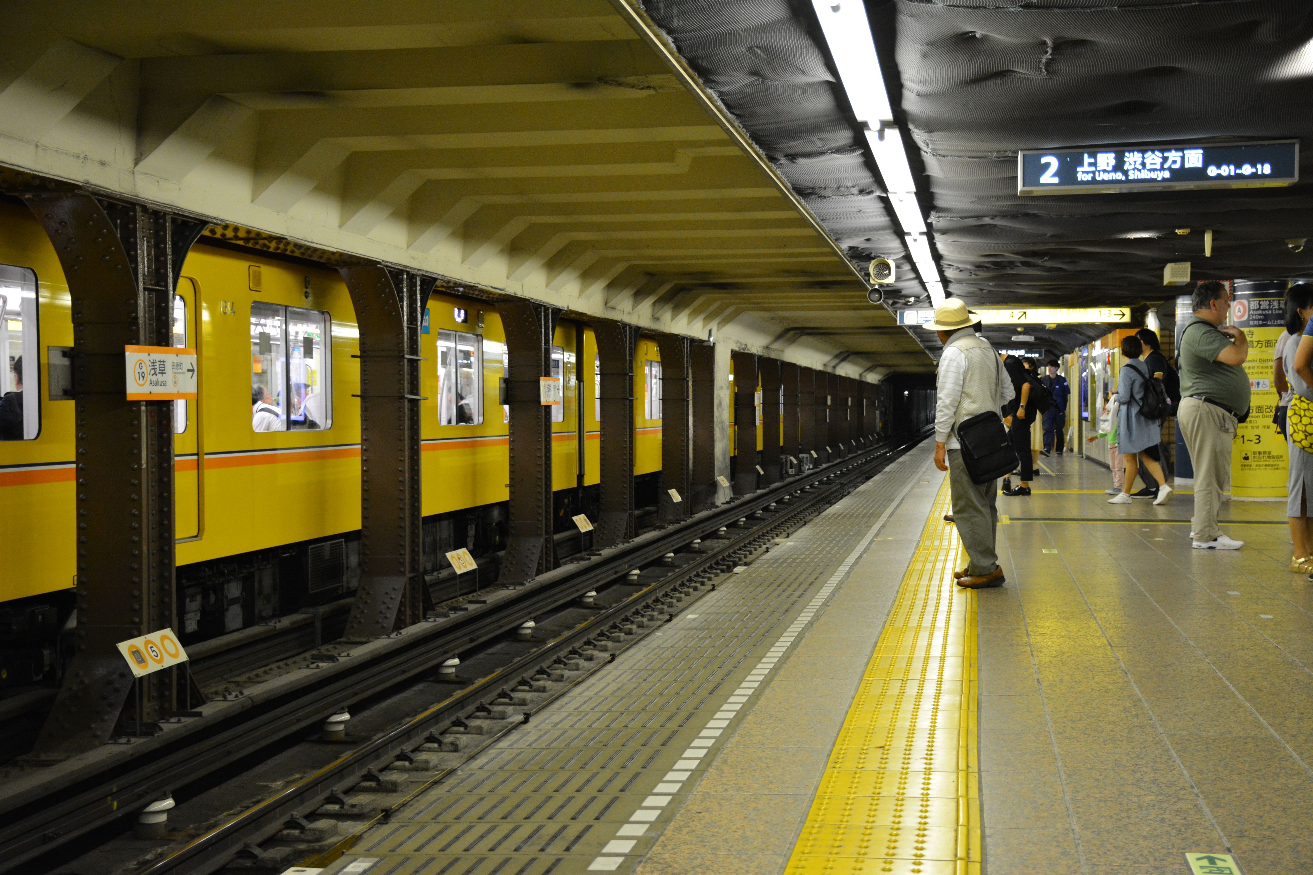 File Tokyo Metro Ginza Line Platform Asakusa Station 16 10 07 Jpg Wikimedia Commons