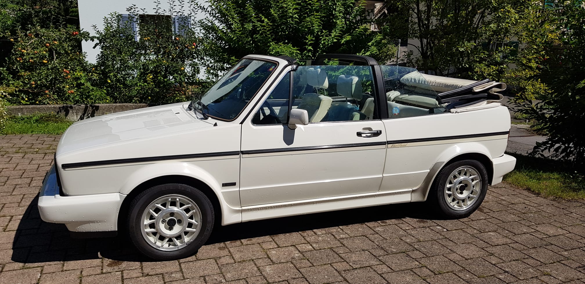 File:VW Golf 1 Cabrio White Special.jpg - Wikimedia Commons