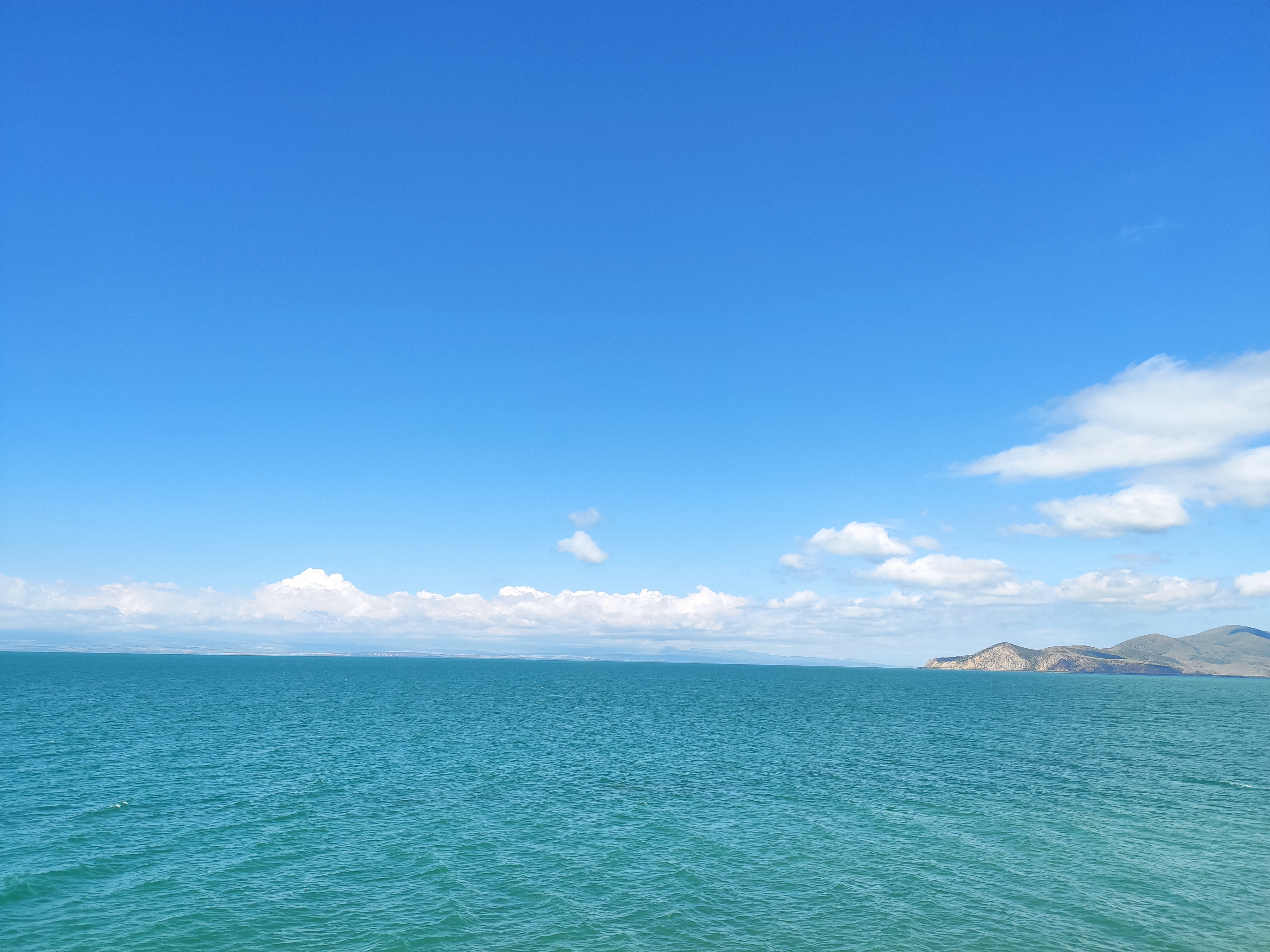 Температура озера севан. Лазурный Севан. Айвазовский озеро Севан. Озеро Севан пляж. Севан озеро Пирс.