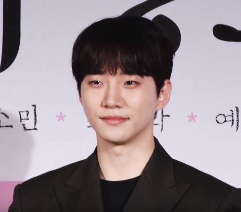 File:190514 영화 '기방도령' 제작보고회 이준호.jpg