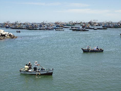 File:A LA MAR EN PUERTO DE ILO.jpg