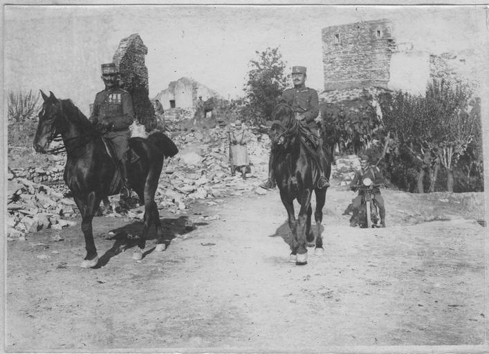 Файл:A l'ouest du Vardar, dans les montagnes près de Koupa (mai 1917) - Koupa (environs) - Médiathèque de l'architecture et du patrimoine - APOR102462.jpg