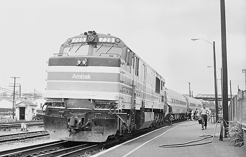 File:Amtrak Mountaineer at Roanoke station, May 1977.jpg