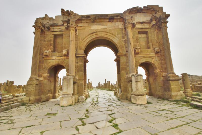 File:Arc de Trajan d'en bas.jpg