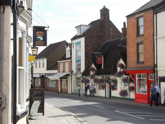 File:Bull Ring, Horncastle - geograph.org.uk - 1723122.jpg