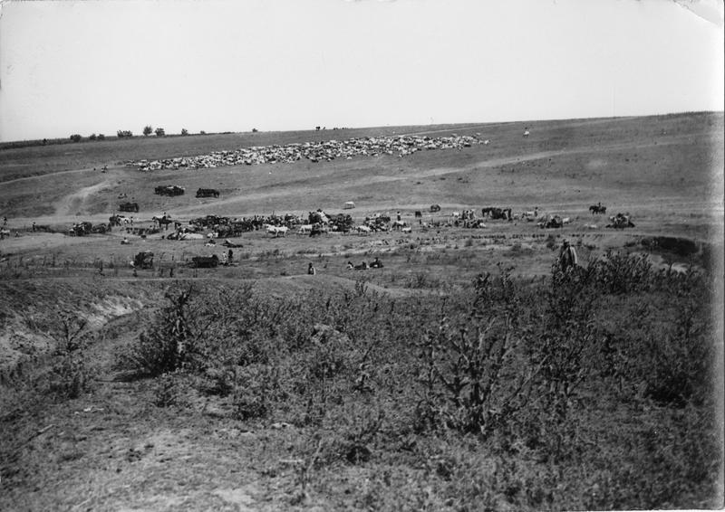 File:Campement à l'arrière du front - Médiathèque de l'architecture et du patrimoine - AP62T123143.jpg