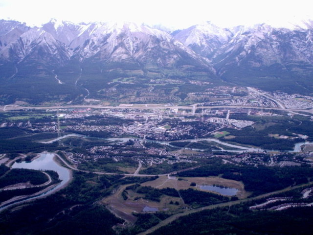 File:Canmore from Ha Ling.jpg