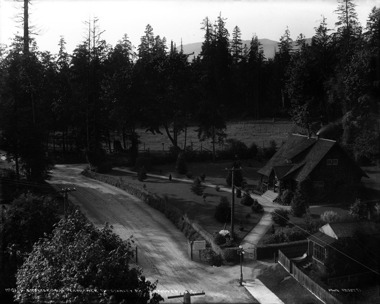 File:English Bay Entrance to Stanley Park, Vancouver, B.C..jpg
