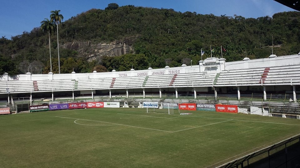 O primeiro jogo de futebol no Brasil faz aniversário hoje. Mas foi