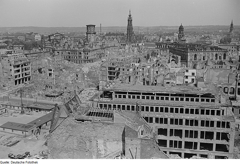 Blick zur Elbe von der Kreuzkirche aus 1950