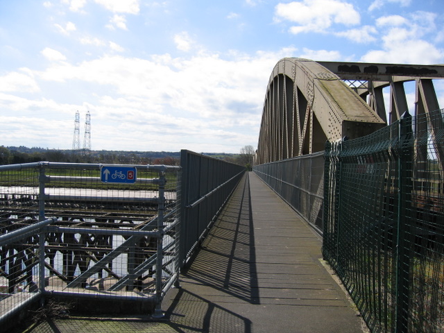 File:Hawarden Bridge walkway - geograph.org.uk - 1131777.jpg