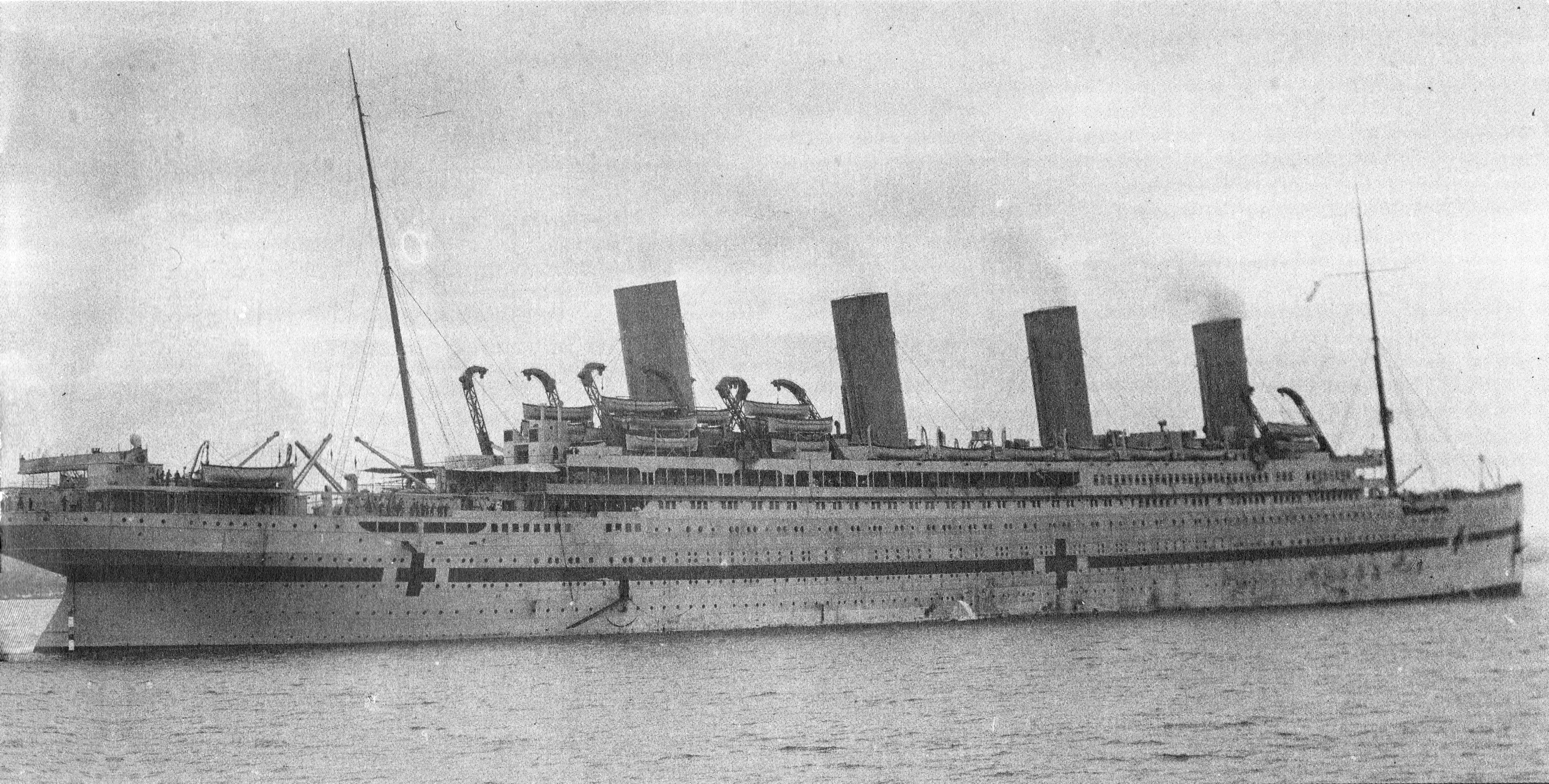 Судно построено в 1916 году в англии. HMHS Britannic. Британик корабль крушение. Пароход Британик. Британик корабль Британик.