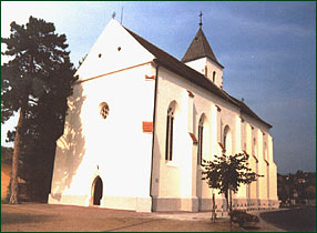 File:Kőröshegyi katolikus templom.jpg