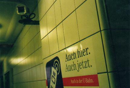 File:Kameraueberwachung-in-der-u-bahn.jpg