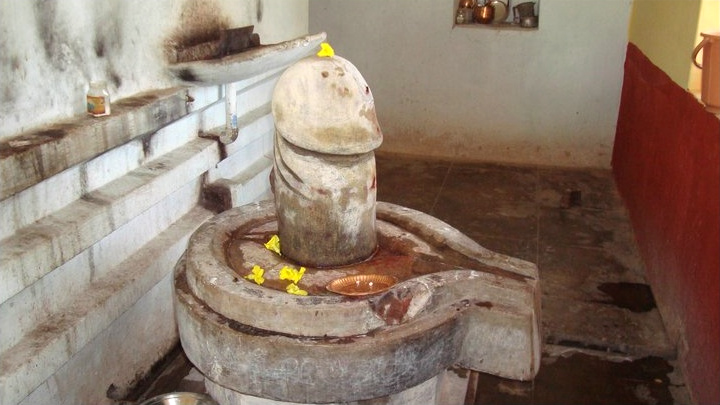 File:Linga from Shivalaya Devipuram.jpg